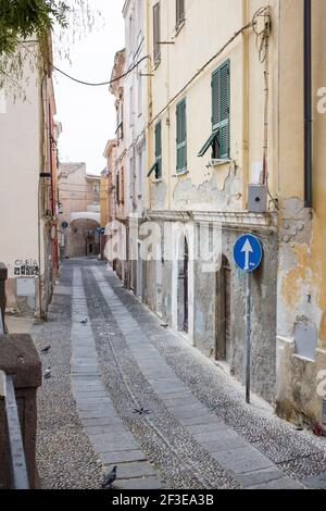 Sassari stradine nel centro storico della città. Sassari è la seconda città più grande della Sardegna. Foto Stock