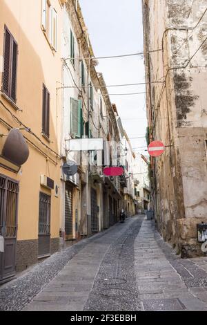 Sassari stradine nel centro storico della città. Sassari è la seconda città più grande della Sardegna. Foto Stock