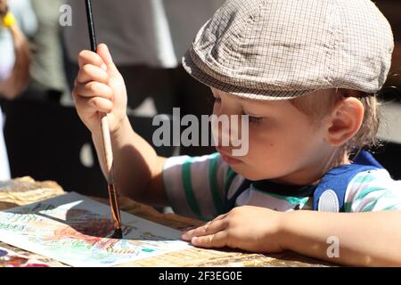 Il disegno di capretto con pennello e acquerelli Foto Stock