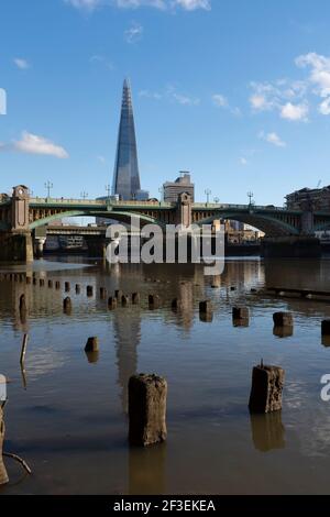 La Shard e il fiume Tamigi, London, Regno Unito Foto Stock