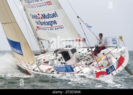 SAILING - SOLITAIRE DU FIGARO - START - LE HAVRE (FRA) - 27/07/10 - PHOTO : FREDERIC AUGENDRE / DPPI - CRÉDIT MUTUEL DE BRETAGNE - SKIPPER : THOMAS ROUXEL Foto Stock