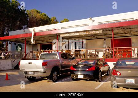 Lynwood Brewing Concern (LBC) a Raleigh, North Carolina. Birreria artigianale locale con ampia selezione di birre, birre chiare e stouts. Associata a Lynwood Grill. Foto Stock