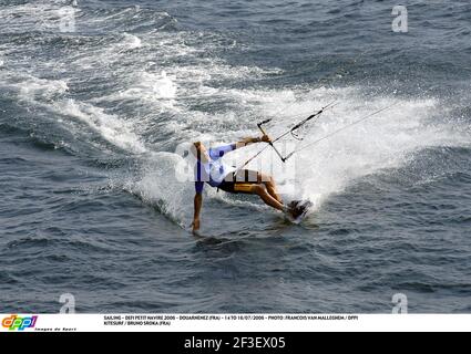 VELA - DEFI PETIT NAVIRE 2006 - DOUARNENEZ (FRA) - DAL 14 AL 16/07/2006 - FOTO : FRANCOIS VAN MALLEGHEM / DPI KITESURF / BRUNO SROKA (FRA) Foto Stock