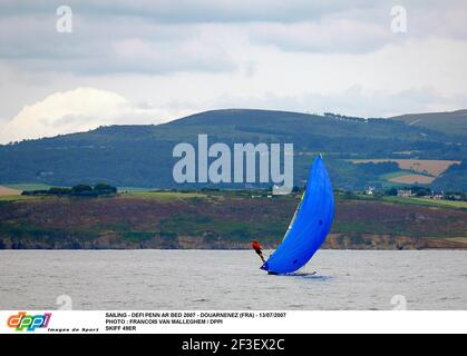 VELA - DEFI PENN AR BED 2007 - DOUARNENEZ (FRA) - 13/07/2007 FOTO : FRANCOIS VAN MALLEGHEM / DPPI SKIFF 49ER Foto Stock