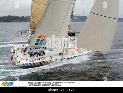 VELA - DEFI PENN AR BED 2007 - DOUARNENEZ (FRA) - 15/07/2007 FOTO : FRANCOIS VAN MALLEGHEM / DPPI FONCIA / SKIPPER : MICHEL DESJOYEAUX (FRA) Foto Stock