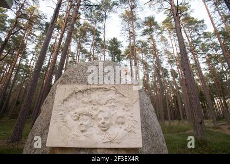 Bambini vittime del monumento di Piasnica e una delle 30 tombe di massa di almeno 12.000 a 14.000 intellettuali polacchi (attivisti nazionali, insegnanti, prete Foto Stock