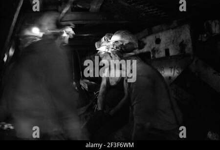 Uomini sotterranei alla fossa a Monkwearmouth Colliery Foto Stock