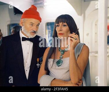 LA VITA ACQUATICA CON STEVE ZISSOU 2004 Buena Vista Pictures Film con Anjelica Huston e Bill Murray Foto Stock