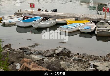 Piccola cittadina di mare nella sezione di Capo Ann del Massachusetts orientale. Comunità ricca. Qui ci sono molti boaters e pescatori. Tutte le forme e le dimensioni delle imbarcazioni. Foto Stock