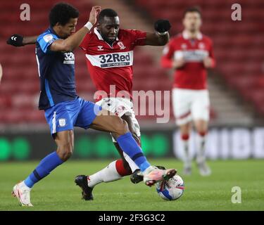 MIDDLESBROUGH, INGHILTERRA. 16 MARZO: Yannick Bolasie di Middlesbrough in azione con JScott Sinclair di Preston North End durante la partita del campionato Sky Bet tra Middlesbrough e Preston North End al Riverside Stadium di Middlesbrough martedì 16 marzo 2021. (Credit: Mark Fletcher | MI News) Credit: MI News & Sport /Alamy Live News Foto Stock