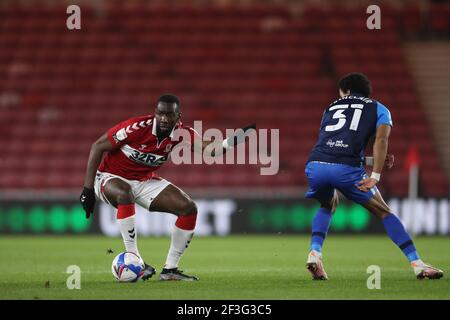 MIDDLESBROUGH, INGHILTERRA. 16 MARZO: Yannick Bolasie di Middlesbrough in azione con JScott Sinclair di Preston North End durante la partita del campionato Sky Bet tra Middlesbrough e Preston North End al Riverside Stadium di Middlesbrough martedì 16 marzo 2021. (Credit: Mark Fletcher | MI News) Foto Stock