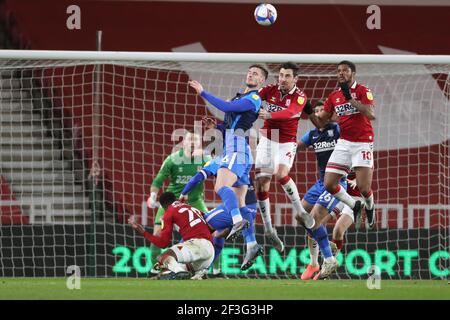 MIDDLESBROUGH, INGHILTERRA. 16 MARZO: Il Liam Lindsay del Preston North End contesta una testata con la Grant Hall di Middlesbrough e Chuba Akpom durante la partita del campionato Sky Bet tra Middlesbrough e Preston North End al Riverside Stadium di Middlesbrough martedì 16 Marzo 2021. (Credit: Mark Fletcher | MI News) Credit: MI News & Sport /Alamy Live News Foto Stock