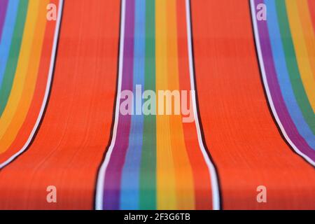 Tessuto vibrante e colorato dalla sedia da spiaggia Foto Stock