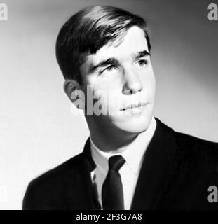 1962 ca , USA : IL celebre attore, scrittore, produttore e regista americano HENRY WINKLER (nato a New York, 30 ottobre 1945) quando era un ragazzo di 17 anni su School Yearbook . Anche sapere come FONZIE ( Arthur Fonzarelli ), il suo ruolo in serie TV HAPPY DAYS ( 1974 - 1984 ) . Fotografo sconosciuto .- STORIA - FOTO STORICHE - ATTORE - FILM - CINEMA - personalità da giovani - personalità quando era giovane - conduttore di libri per l'infanzia bambini - registro - prodotto - registro --- ARCHIVIO GBB Foto Stock