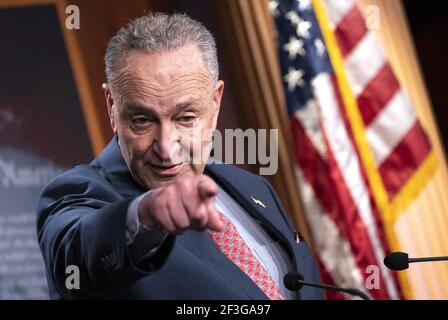 Il leader della maggioranza del Senato Charles Schumer, D-NY, tiene una conferenza stampa presso il Campidoglio degli Stati Uniti a Washington, DC, USA martedì 16 marzo 2021. Foto di Kevin Dietsch/piscina/ABACAPRESS.COM Foto Stock