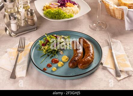 Salsicce di maiale alla griglia Foto Stock