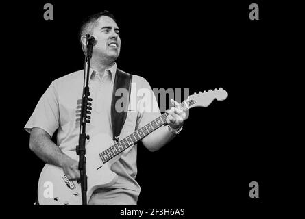 Ed Robertson - Barenaked Ladies, V Festival V2000, Hylands Park, Chelmsford, Essex, Regno Unito - Agosto 2000 Foto Stock