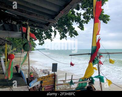 Piccolo Reggae bar sulla spiaggia di Chaweng a Koh Samui in Thailandia 20.11.2019 Foto Stock