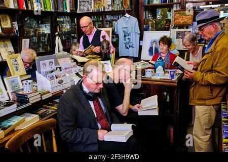 Repubblica d'Irlanda, Dublino, chimico e drago di Sweny, a Lincoln Place, menzionato negli Ulisse di James Joyce, dove Bloom acquistò il suo profumo di limone Foto Stock