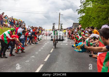 Espelette, Francia - Luglio 28,2018: Il ciclista slovacco Peter Sagan del Team Bora-Hansgrohe indossa la maglia verde, cavalcando durante l'individuo contro Foto Stock