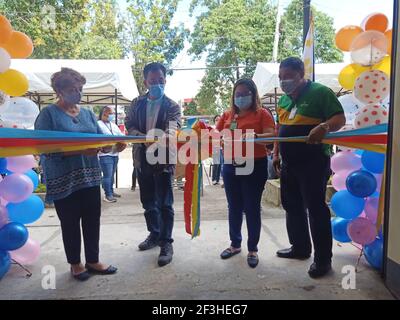 Bais, Filippine. 17 Marzo 2021. PSA avvia il passaggio 2 della registrazione nazionale dell'ID nella città di Bais. Fase 2 graduale rollout del PSA Philippine Identification System nella città di Bais inizia oggi. Il sindaco di Bais, Mercy T. Goñi, guida Baisanon nella registrazione del sistema di identificazione filippino (PhilSys). La carta d'identità filippina (PhilID) è un documento d'identità rilasciato dal governo e una prova d'identità. (Foto di Joseph C. Ceriales/Pacific Press) Credit: Pacific Press Media Production Corp./Alamy Live News Foto Stock