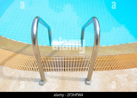 Piscina con scaldacqua Foto Stock