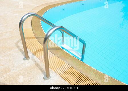 Piscina con scaldacqua Foto Stock
