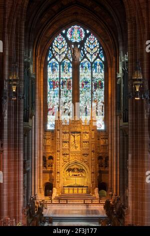 L'altare all'estremità orientale, all'interno della cattedrale di Liverpool, la cattedrale anglicana di Liverpool, Merseyside, Inghilterra, UK | architetto: Giles Gilbert Scott | Foto Stock
