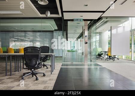 Digi Technology Operation Center, Subang High Tech Park, Kuala Lumpur in Malesia. Le caratteristiche ecologiche dell'edificio includono una parete esterna piantata Foto Stock