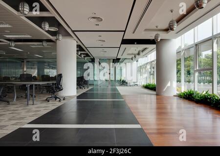 Digi Technology Operation Center, Subang High Tech Park, Kuala Lumpur in Malesia. Le caratteristiche ecologiche dell'edificio includono una parete esterna piantata Foto Stock