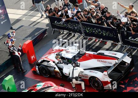 08 ALONSO Fernando (spa), BUEMI Sebastien (che), NAKAJIMA Kazuki (jpn), Toyota TS050 ibrida lmp1 team Toyota Gazoo Racing, azione, podio nel corso del Campionato Mondiale FIA WEC Endurance 2018 6 ore di Silverstone, Inghilterra, dal 16 al 19 agosto - Foto Florent Gooden / DPPI Foto Stock