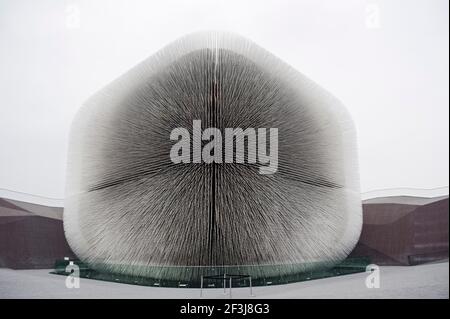 British Pavilion all'Expo 2010 di Shanghai. Progettato da Thomas Heatherwick, l'edificio è racchiuso in 60,000 canne trasparenti, ciascuna lunga 7.5 metri, whic Foto Stock