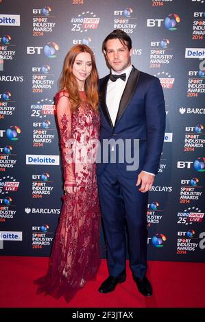 Una e ben Foden arrivano al BT Sport Industry Premi 2014 a Battersea Evolution - Londra Foto Stock