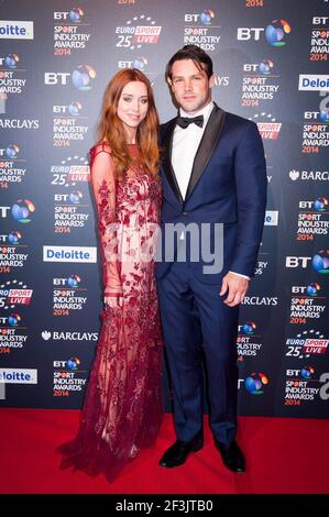 Una e ben Foden arrivano al BT Sport Industry Premi 2014 a Battersea Evolution - Londra Foto Stock