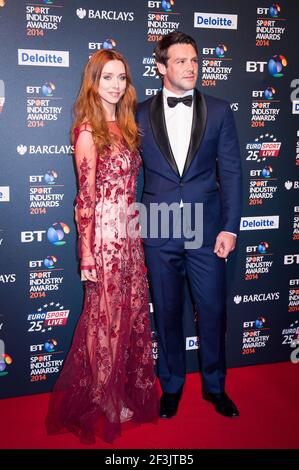 Una e ben Foden arrivano al BT Sport Industry Premi 2014 a Battersea Evolution - Londra Foto Stock