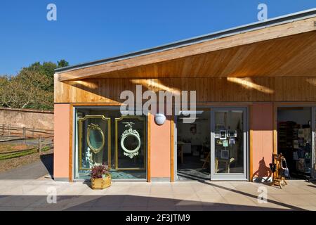 CFSW The Cockington Project, Torbay Devon. Ristrutturazione dell'edificio elencato da Cockington Court e nuova costruzione di una collezione di laboratori e spa al dettaglio Foto Stock