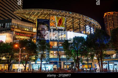 Kunming China, 3 Ottobre 2020 : Vista del centro commerciale Shun Cheng con nome e logo nella via degli affari di Nanting a Kunming Yunnan China Foto Stock