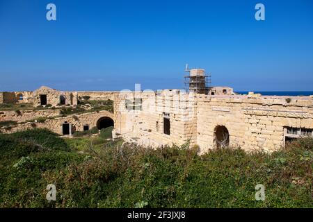 Frammenti di foto e rovine di Forte Ricasoli che fu costruito dall'ordine di San Giovanni tra il 1670 e il 1698, situato a Kalkara, Malta. È la larg Foto Stock