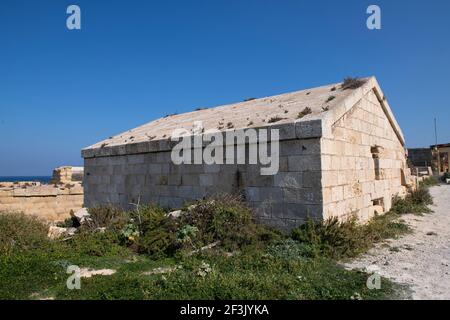 Frammenti di foto e rovine di Forte Ricasoli che fu costruito dall'ordine di San Giovanni tra il 1670 e il 1698, situato a Kalkara, Malta. È la larg Foto Stock