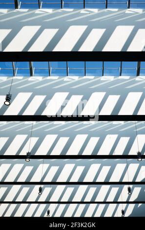 Dettagli del soffitto dell'Università dell'Ovest della Scozia (UWS) AYR Campus. Foto Stock
