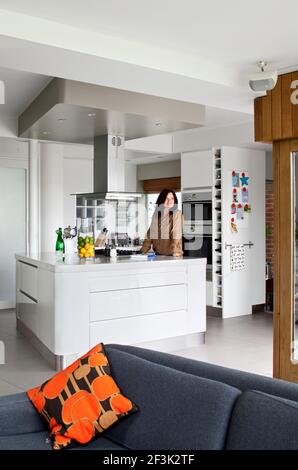 Cucina con proprietario. High Barnett House. | architetto: Paul Archer Design | Foto Stock