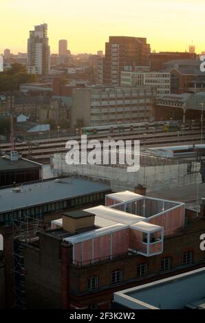 Lo Skyroom è montato a sbalzo su Tooley Street. Foto Stock