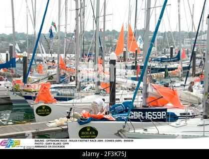 SAILING - OFFSHORE RACE - ROLEX FASTNET RACE 2009 - COWES (GBR) - 09/08/09PHOTO : GARY BLAKE / DPPI AMBIANCE ON DOCKSIDE Foto Stock