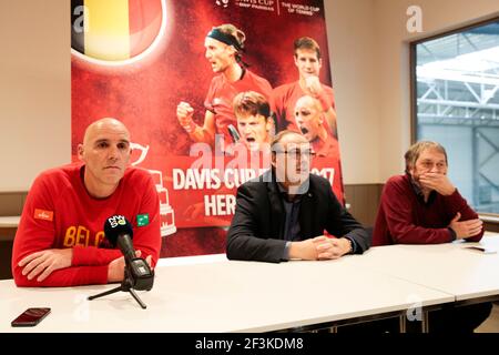 Il capitano belga Johan Van Herck, il presidente del Tennis Vlaanderen Dirk De Maeseneer e il segretario generale dell'Associazione Francofone de Tennis Pierre Delahaye, durante la conferenza stampa belga, prima della finale della Coppa Davis 2017, il 14 novembre 2017 allo stadio Pierre Mauroy di Villeneuve-d'Ascq, vicino a Lille, Francia - Foto Geoffroy Van Der Hasselt / DPPI Foto Stock