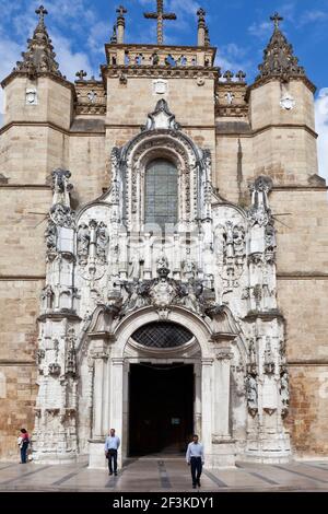 Il portale principale del Monastero di Santa Cruz (Ingreja de Santa Cruz), Coimbra, Beira Litoral, Portogallo (costruito nel 1522-1525 e dove i primi due Re o Foto Stock