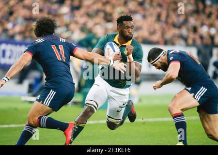 Il fiancher sudafricano Siya Kolisi in azione durante la prova autunnale del 2017 Rugby Union match tra Francia e Sud Africa il 18 novembre 2017 allo Stade de France a Saint-Denis, Francia - Foto Geoffroy Van Der Hasselt/DPPI Foto Stock