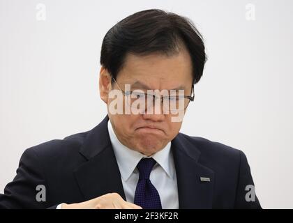 Tokyo, Giappone. 17 Marzo 2021. La megabanca giapponese Mizuho, presidente del gruppo finanziario Tatsufumi Sakai, parla alla stampa presso la sede del gruppo bancario a Tokyo mercoledì 17 marzo 2021. Sakai si è scusato perché Mizuho Bank ha sofferto quattro volte il problema di sistema in due settimane e Mizuho ha istituito un pannello di terze parti per ispezionare i guasti di sistema. Credit: Yoshio Tsunoda/AFLO/Alamy Live News Foto Stock