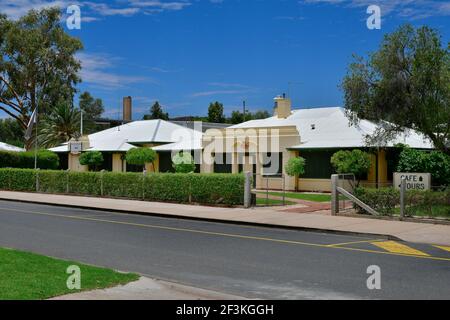 Alice Springs, NT, Australia - 16 novembre 2017: Edificio per uffici del Royal Flying Doctor Service aka RFDS, una organizzazione non profit aeromedical Foto Stock