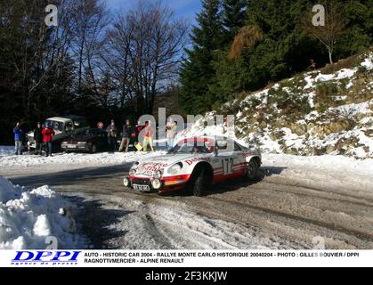 AUTO - AUTO STORICA 2004 - RALLYE MONTE CARLO HISTORIQUE 20040204 - FOTO : GILLES BOUVIER / DPPI / RAGNOTTI / MERCIER - AZIONE ALPINA RENAULT Foto Stock