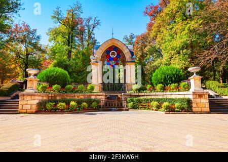 Padiglione di vetro nel Parco Nazionale di Kislovodsk nella città di Kislovodsk, Russia Foto Stock